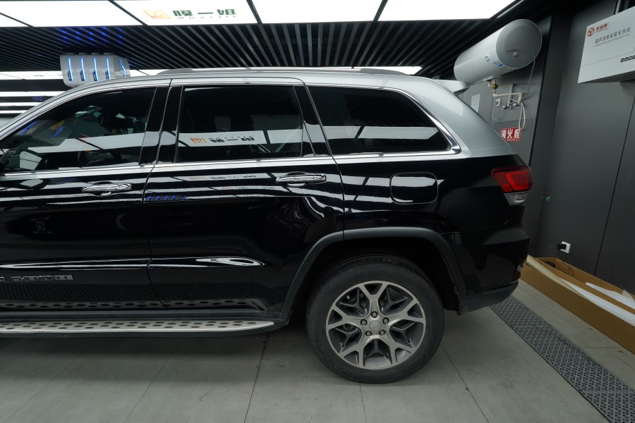 jeep改色钢琴黑＋GT银双拼