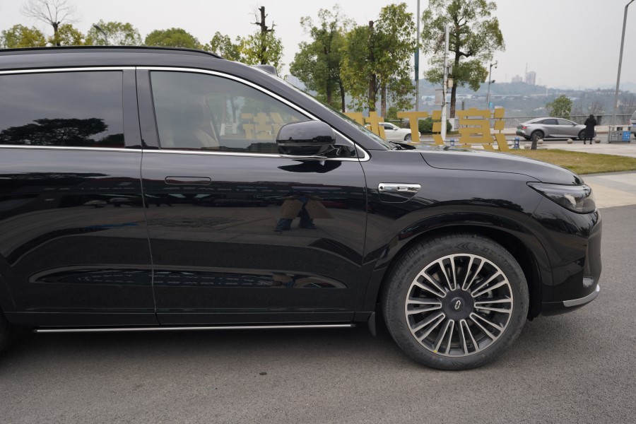 问界M7改装底盘护板+装贴隐形车衣