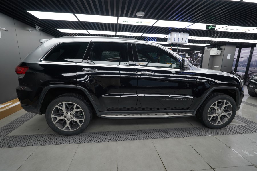 jeep改色钢琴黑＋GT银双拼