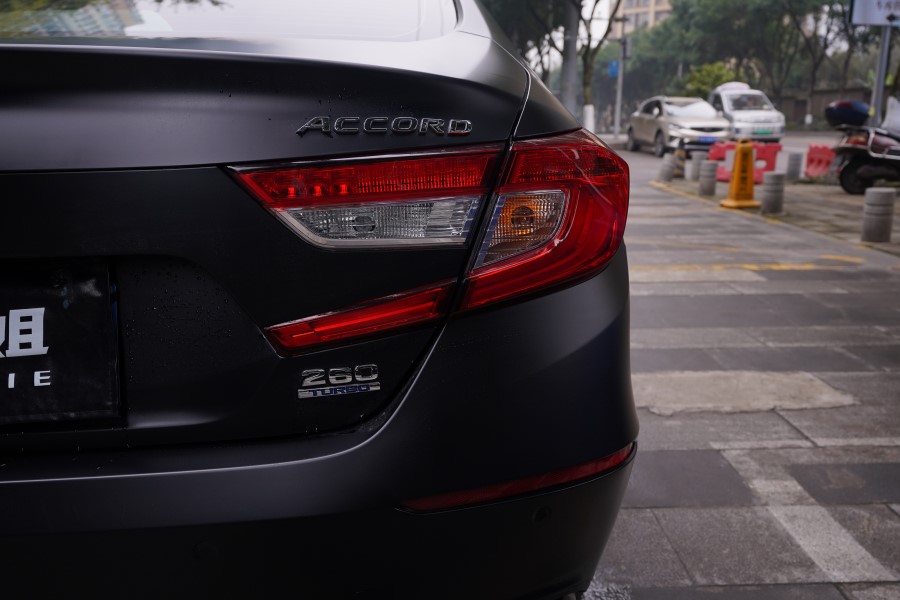 本田雅阁改色亚黑