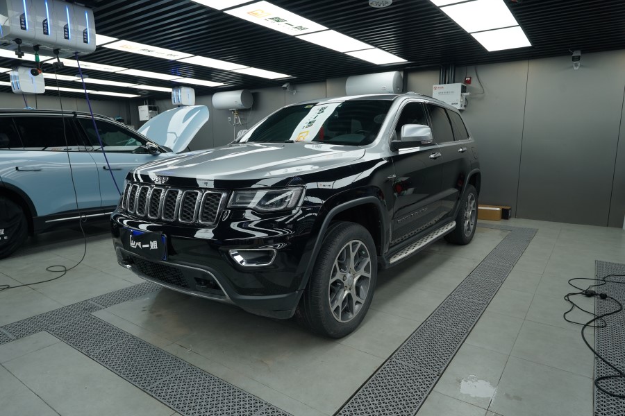 jeep改色钢琴黑＋GT银双拼