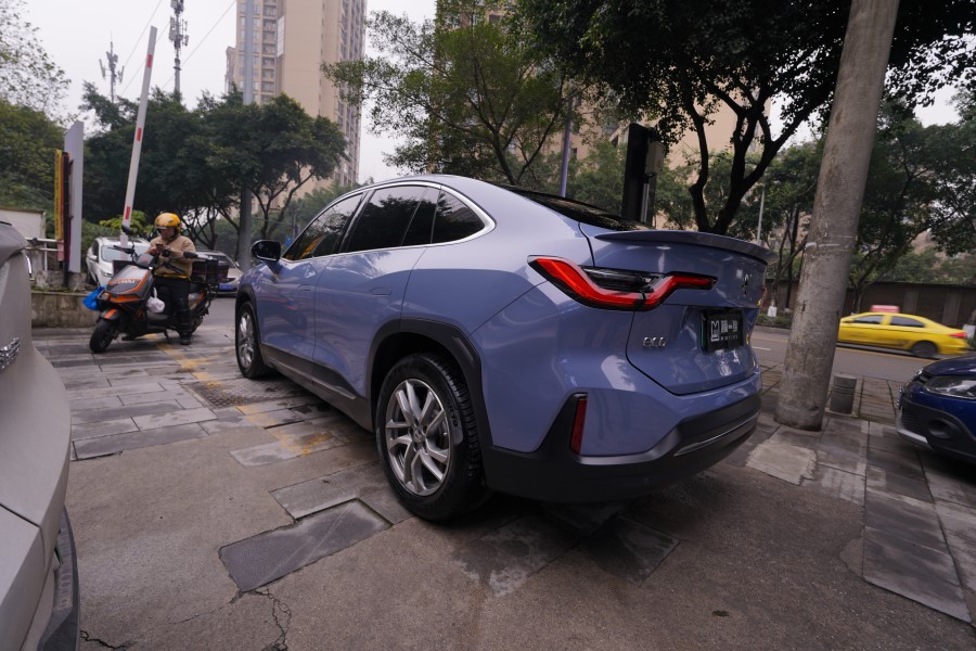 蔚来ec6改色流光蓝