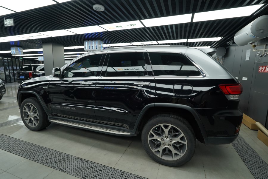 jeep改色钢琴黑＋GT银双拼