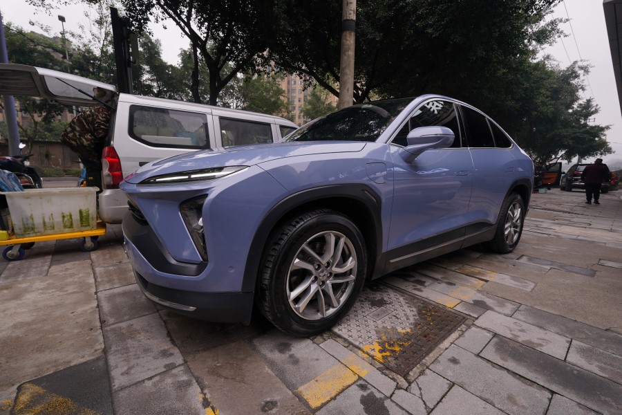 蔚来ec6改色流光蓝