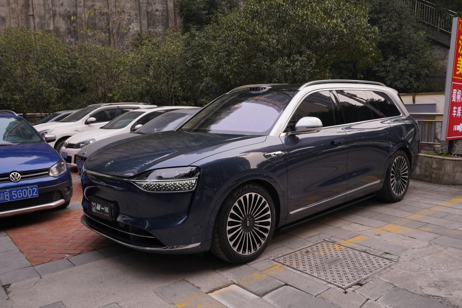 问界M9装贴车衣+改装升级踏板、氛围灯