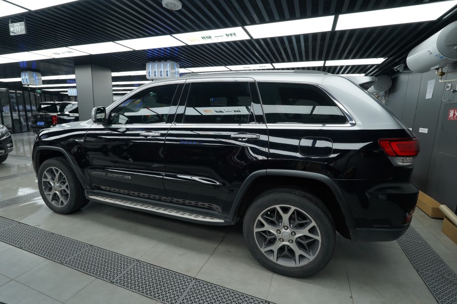 jeep改色钢琴黑＋GT银双拼