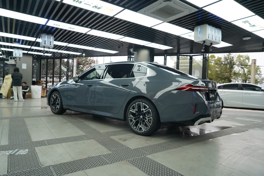 宝马530LI装贴隐形车衣