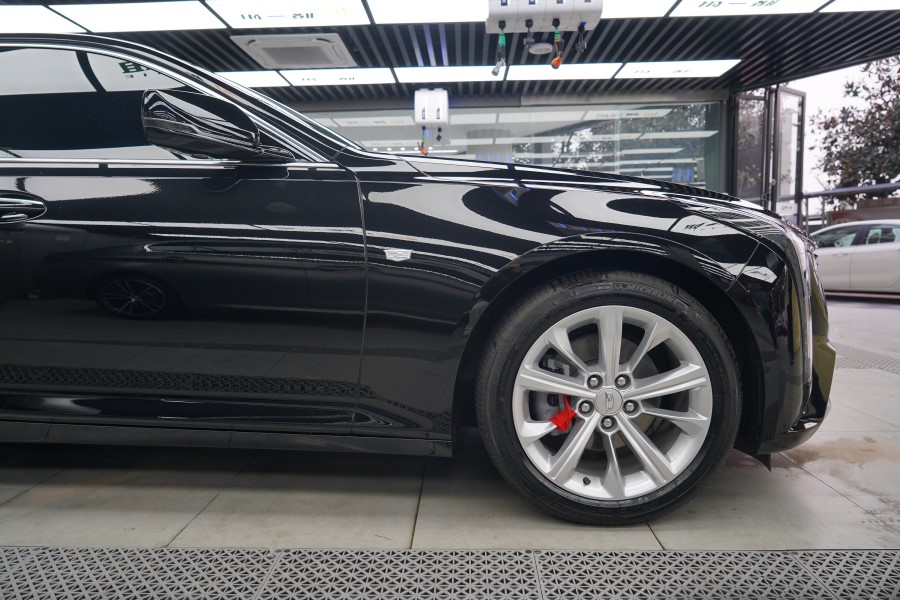 凯迪拉克CT5装贴隐形车衣