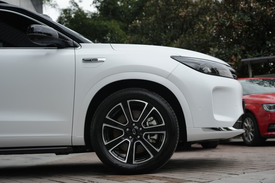 问界m7改色陶瓷白