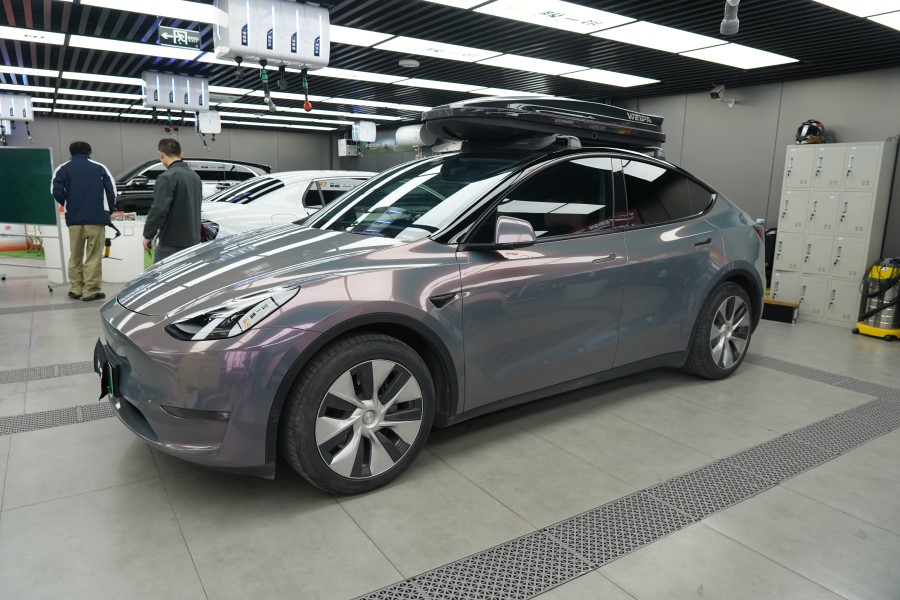 特斯拉改色梦幻火山灰