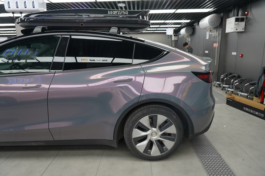 特斯拉改色梦幻火山灰