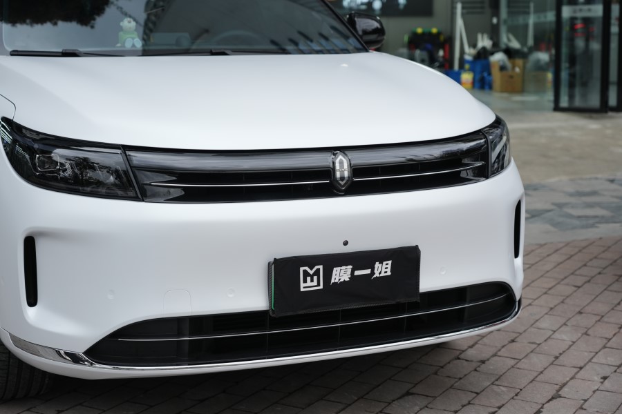 问界m7改色陶瓷白