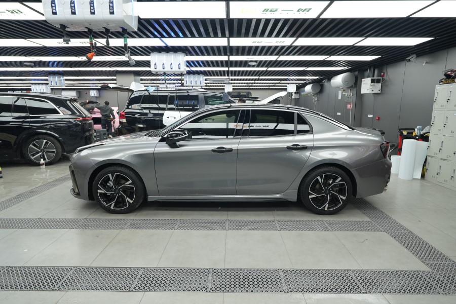 领克03改色液态金属银