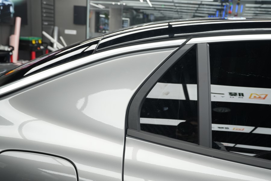 领克03改色液态金属银