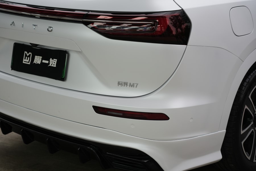 问界m7改色陶瓷白