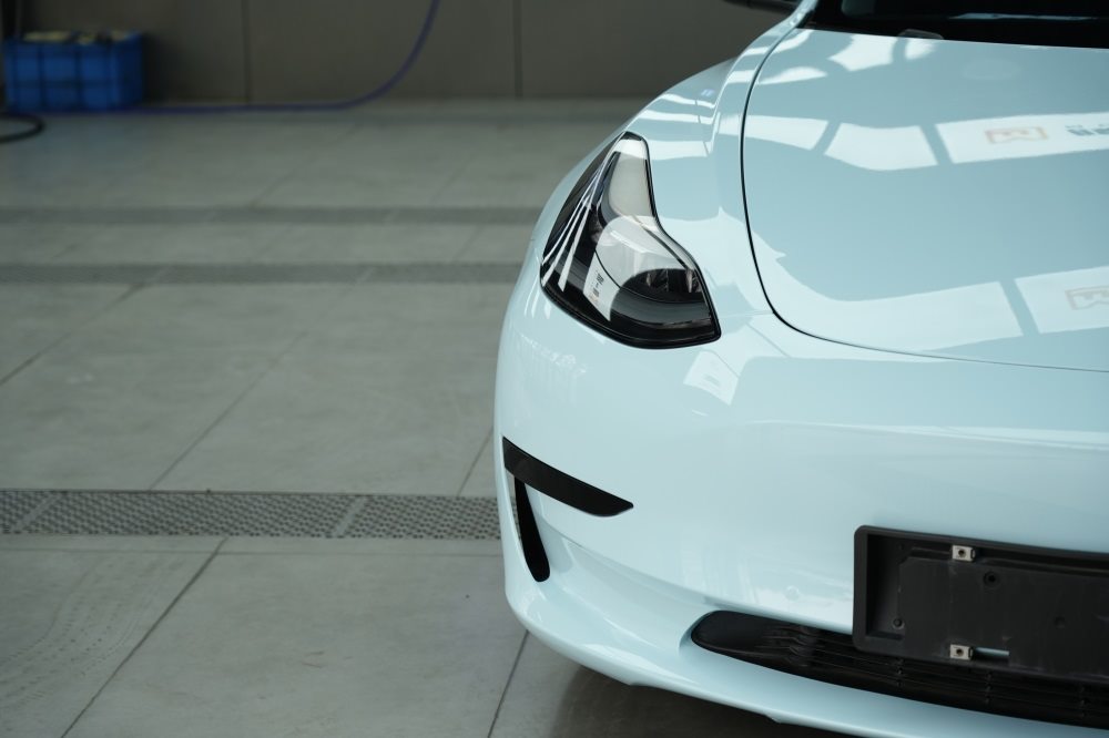 特斯拉改色冰川蓝