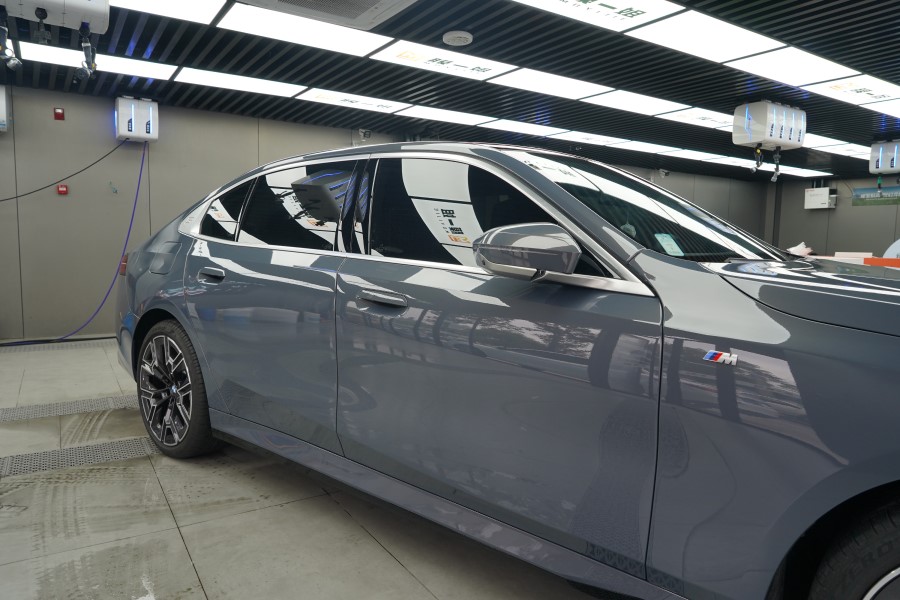 宝马530LI装贴隐形车衣