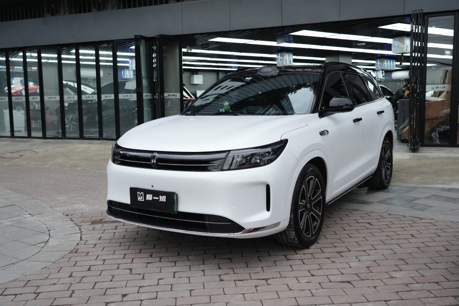 问界m7改色陶瓷白