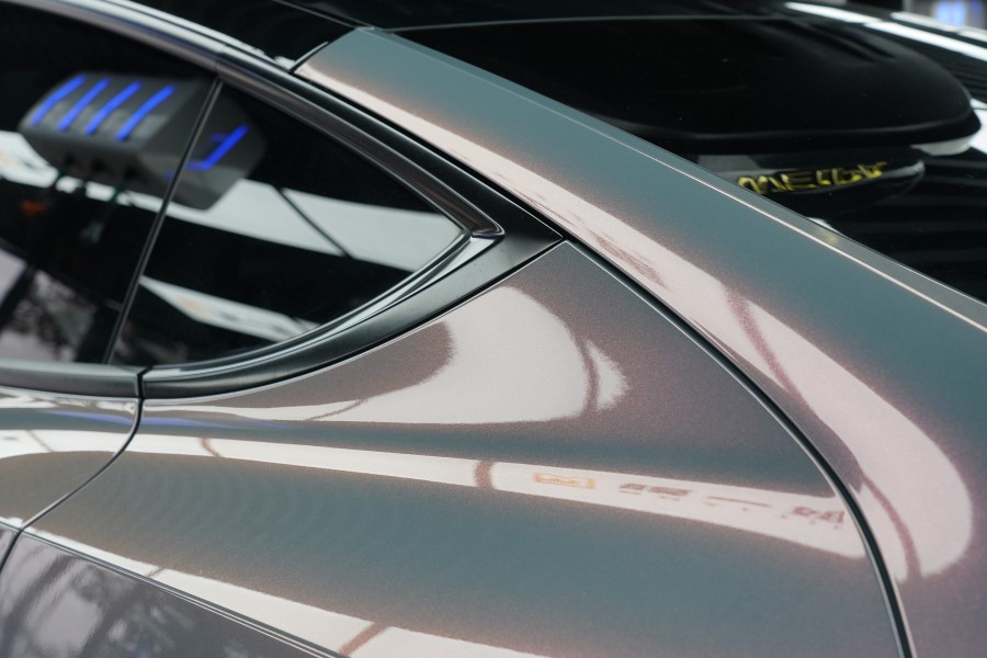 特斯拉改色梦幻火山灰