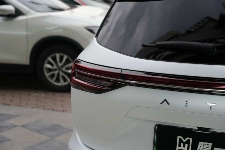 问界m7改色陶瓷白