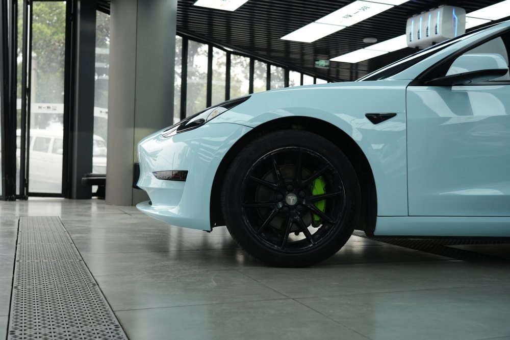 特斯拉改色冰川蓝