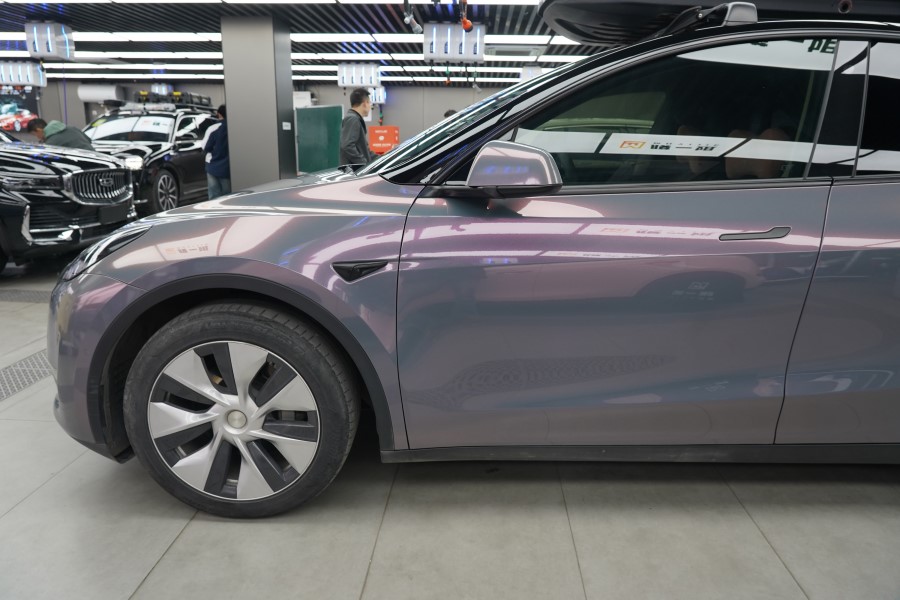 特斯拉改色梦幻火山灰