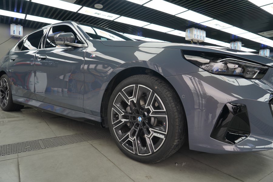宝马530LI装贴隐形车衣