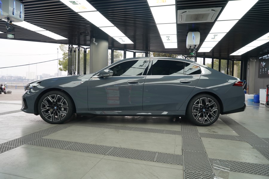 宝马530LI装贴隐形车衣