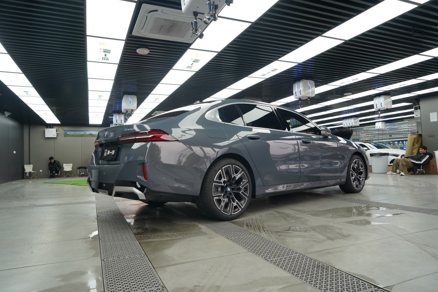 宝马530LI装贴隐形车衣