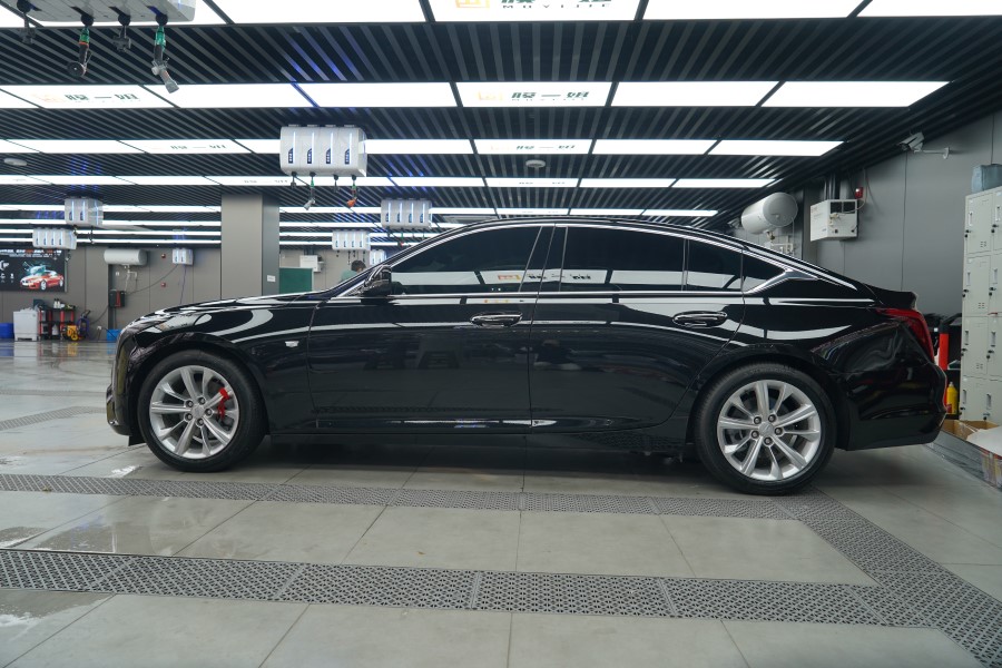 凯迪拉克CT5装贴隐形车衣