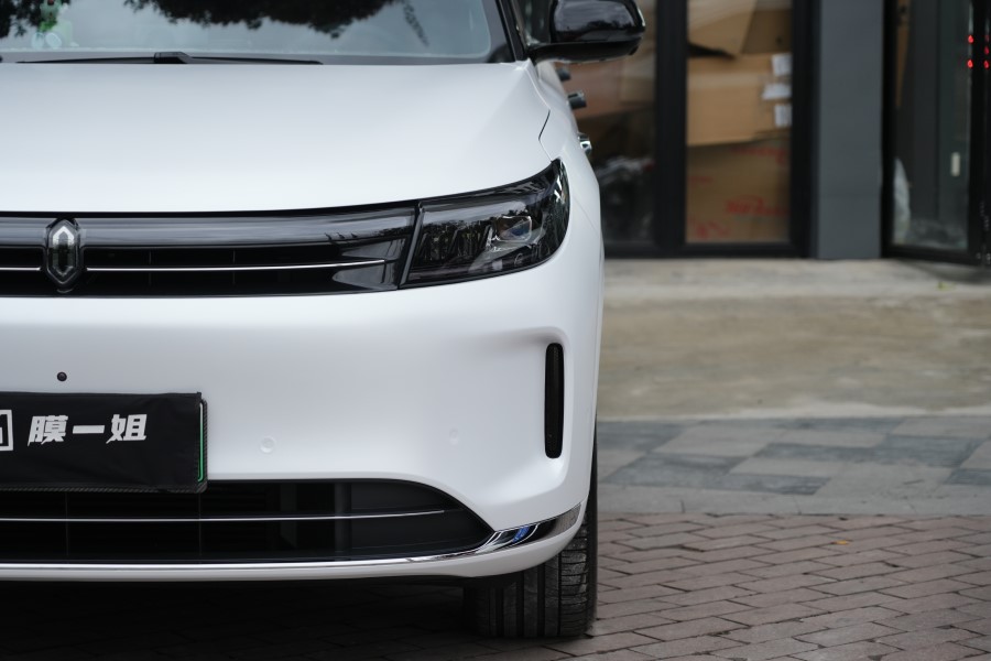 问界m7改色陶瓷白