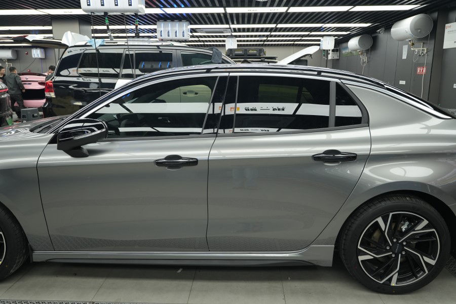 领克03改色液态金属银