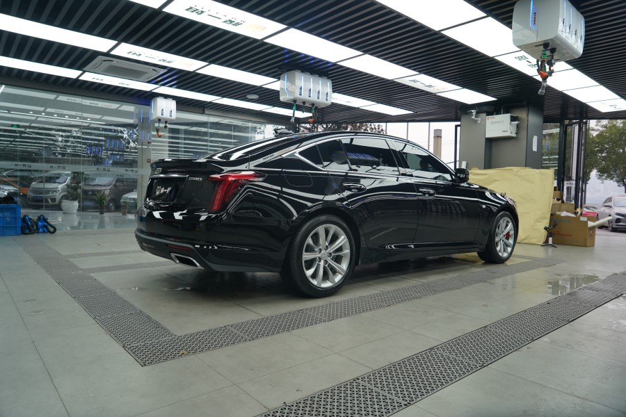 凯迪拉克CT5装贴隐形车衣