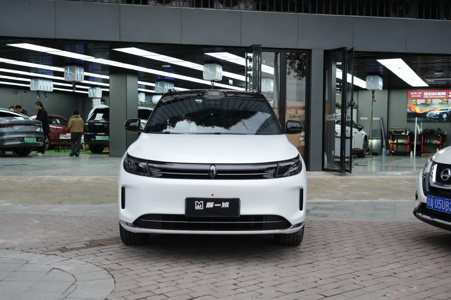 问界m7改色陶瓷白