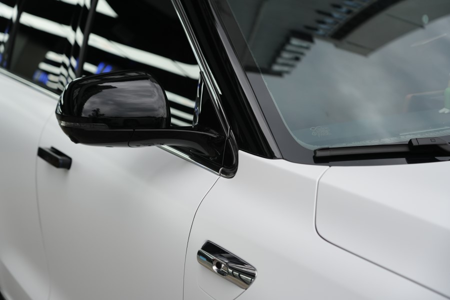 问界m7改色陶瓷白