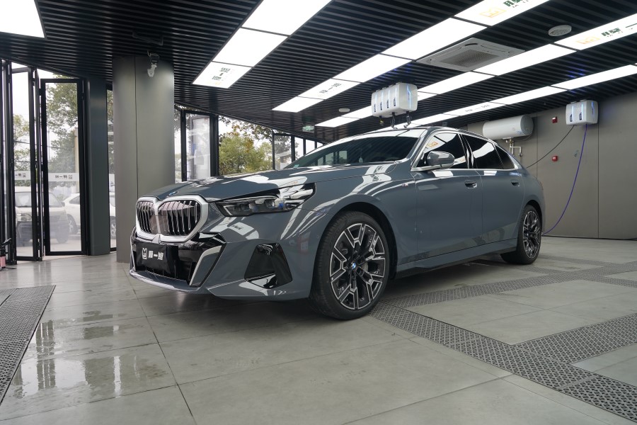 宝马530LI装贴隐形车衣