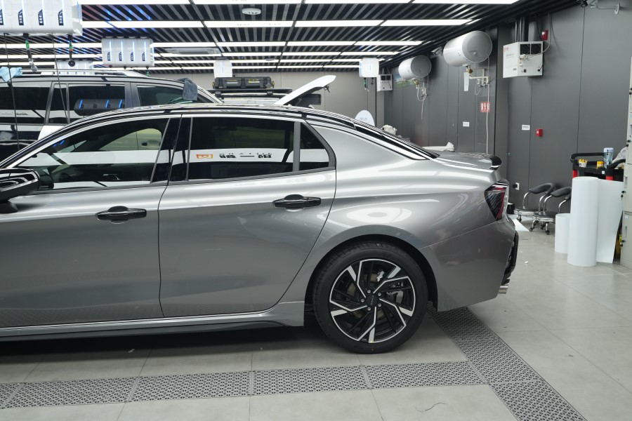 领克03改色液态金属银