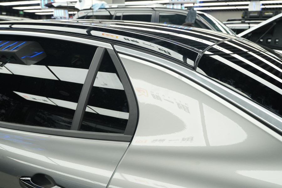 领克03改色液态金属银