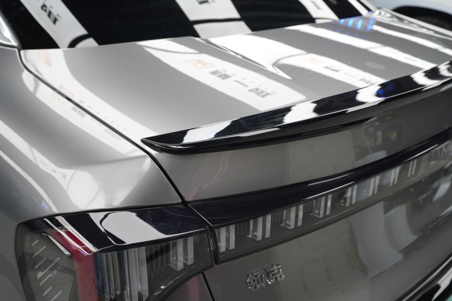 领克03改色液态金属银