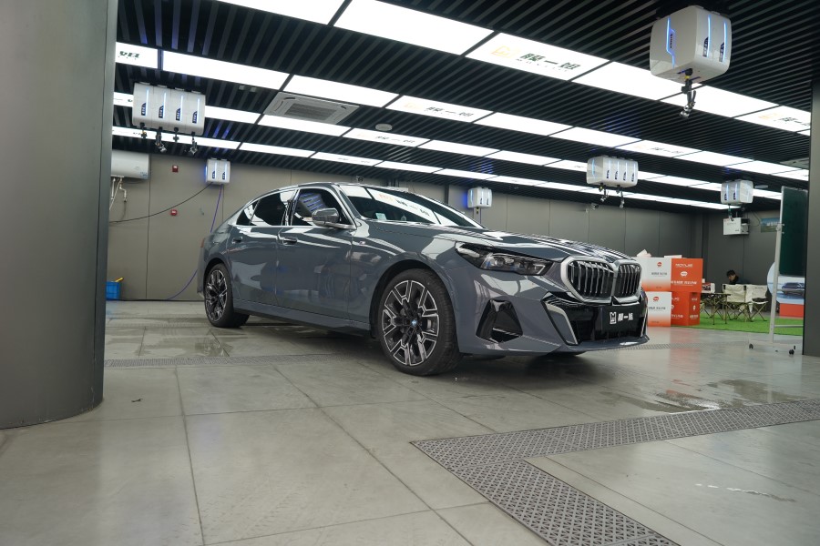 宝马530LI装贴隐形车衣