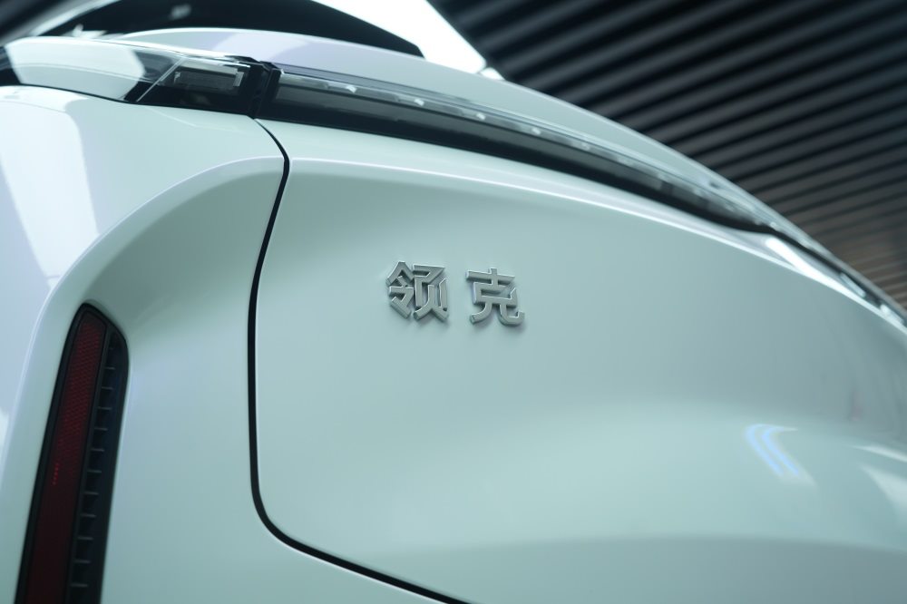 领克08改色PET白魅金