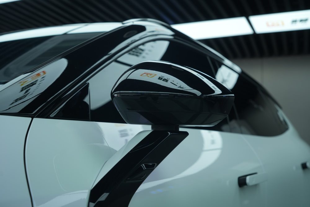 领克08改色PET白魅金