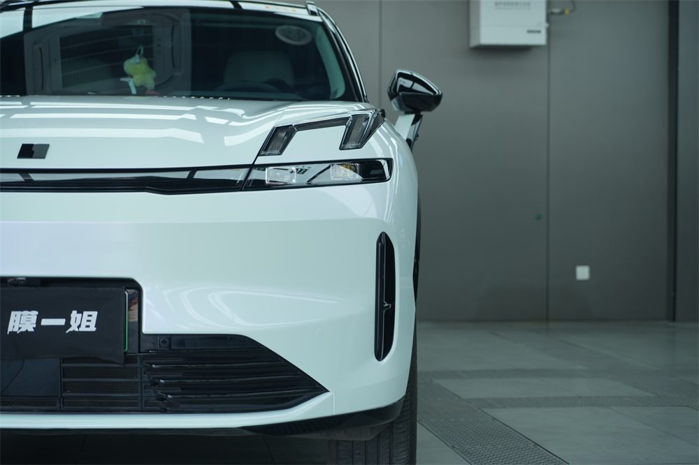 领克08改色PET白魅金