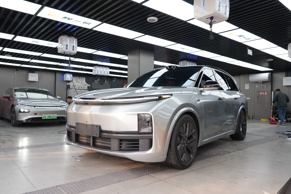 理想L8改色GT银，TPU改色膜让你爱车展现独特魅力！