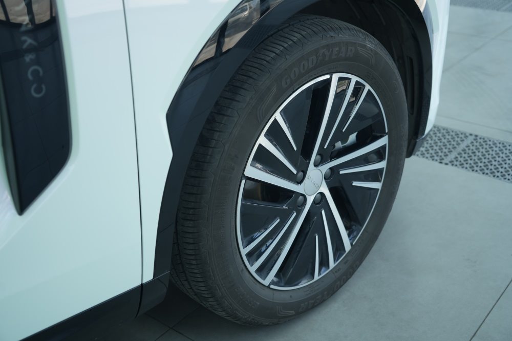 领克08改色PET白魅金