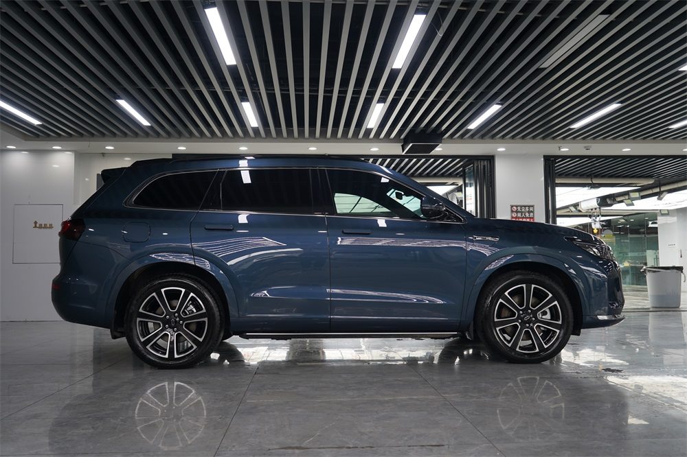 问界M7装贴隐形车衣