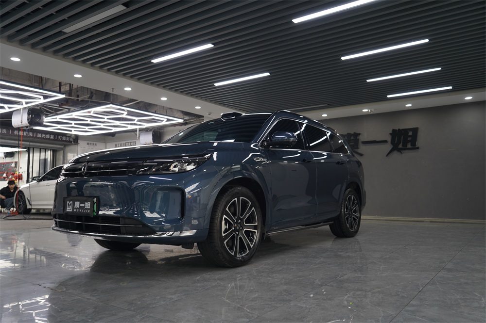 问界M7装贴隐形车衣