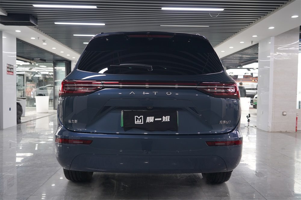 问界M7装贴隐形车衣