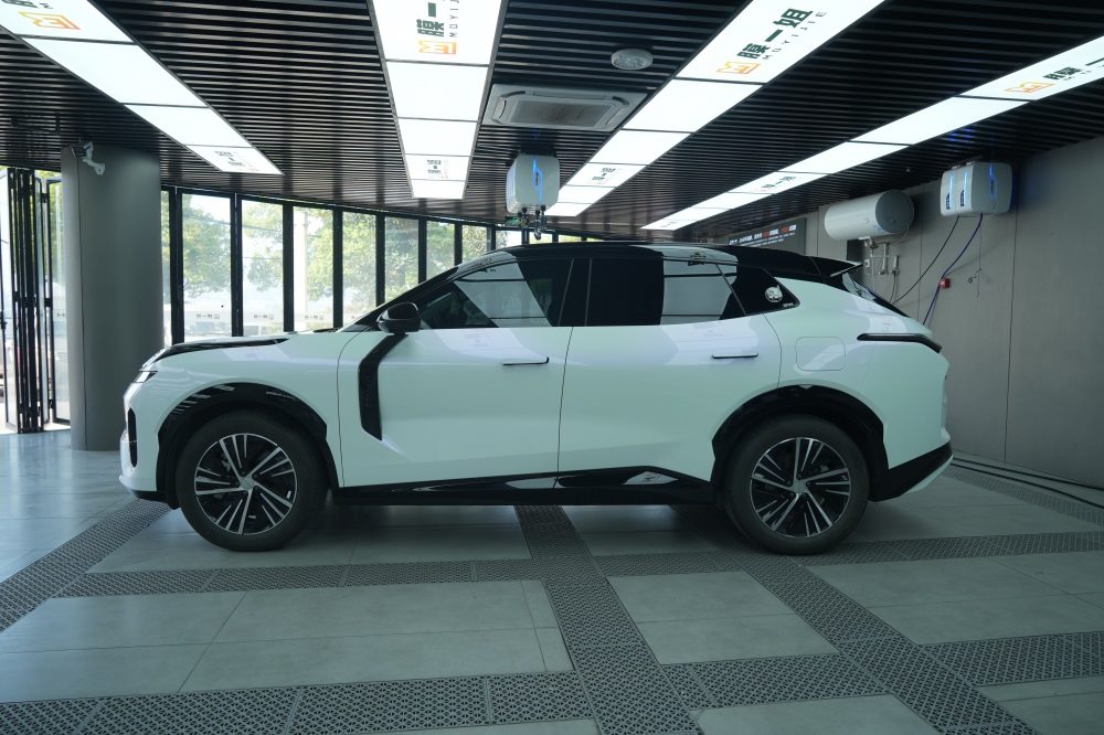 领克08改色PET白魅金