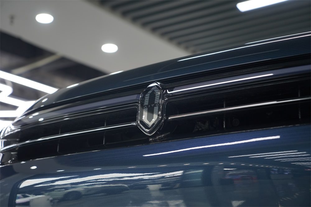 问界M7装贴隐形车衣